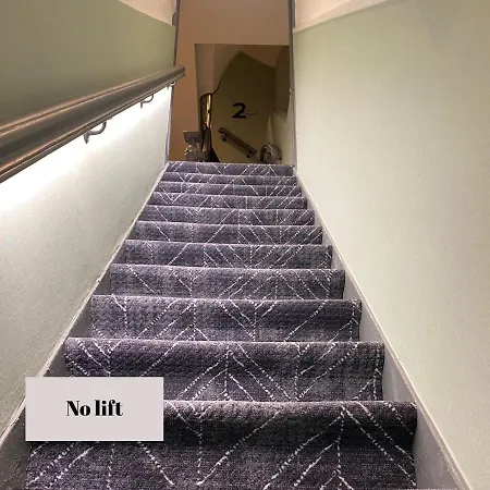 Ciao Papa Station מלון