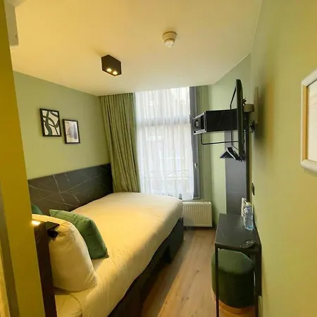 Hotel Ciao Papa Station