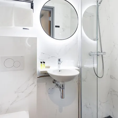 Ciao Papa Station מלון 3*