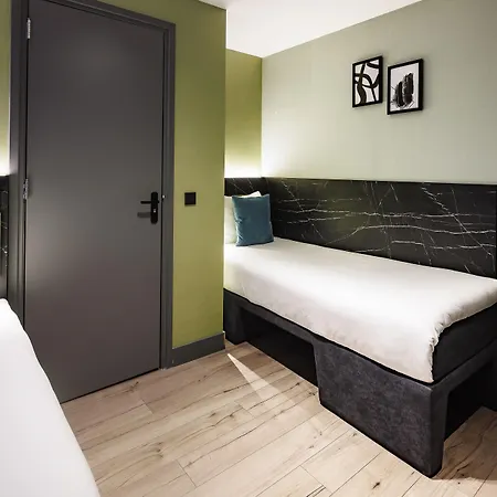 Ciao Papa Station מלון 3*