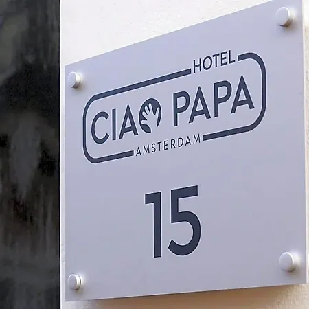 Ciao Papa Station מלון 3*