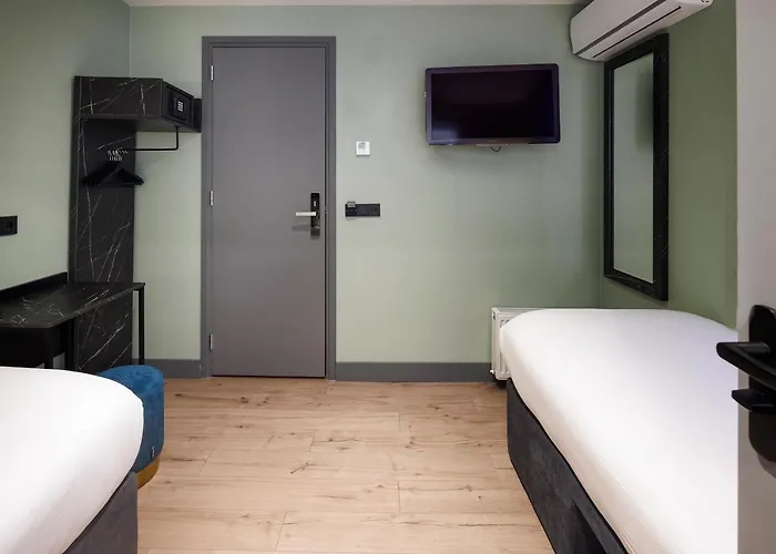 Hotel Ciao Papa Station